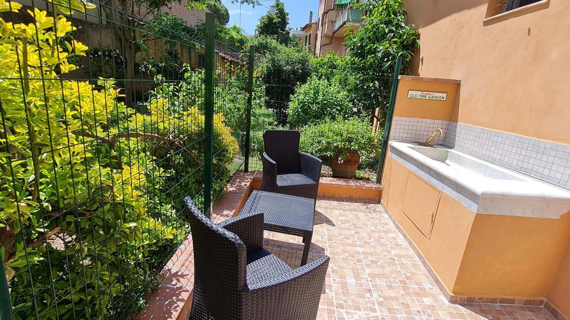 Victoria Secret Garden Hotel Pisa Exterior photo
